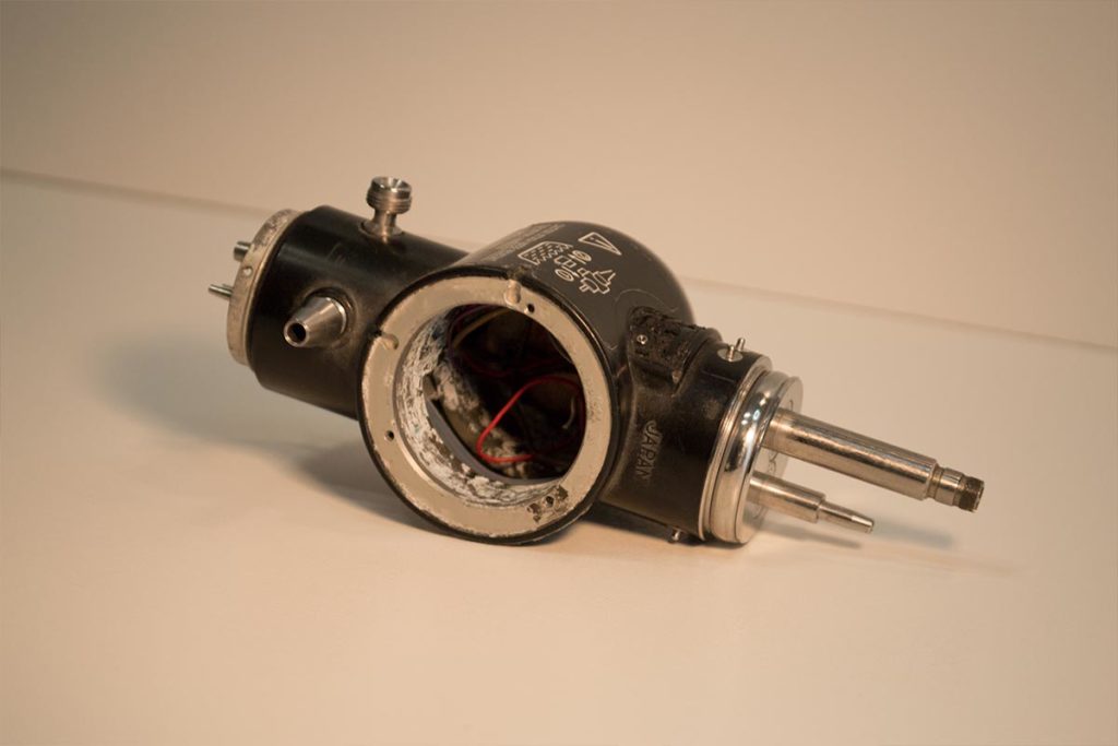 Endoskop Reparatur Versorgungsstecker mit starker Korrosion nach Feuchtigkeitseinbruch vor der Reparatur bei Endomedical
